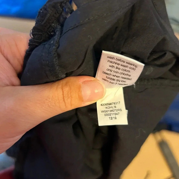 Elizabeth & James Black Eyelet Puff Sleeve Blouse - Picture 4 of 6